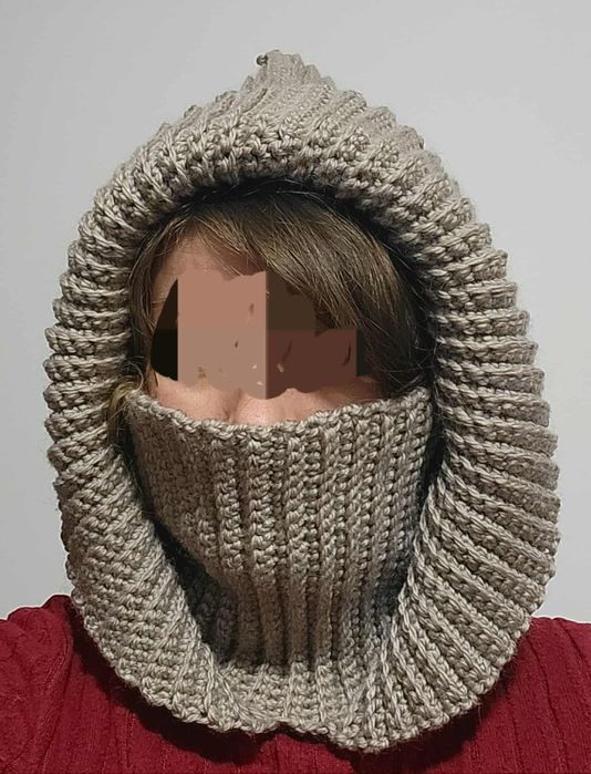 Wełniany kaptur z golfem handmade