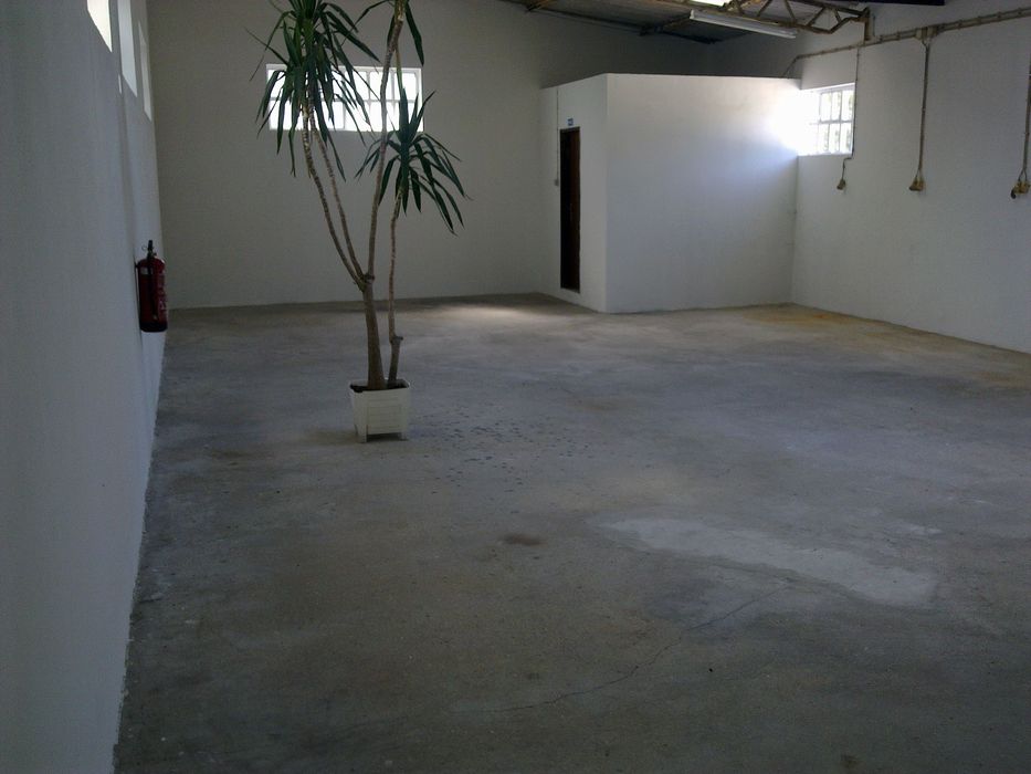 Armazém 120 m2 em Peroneto - Marinha Grande