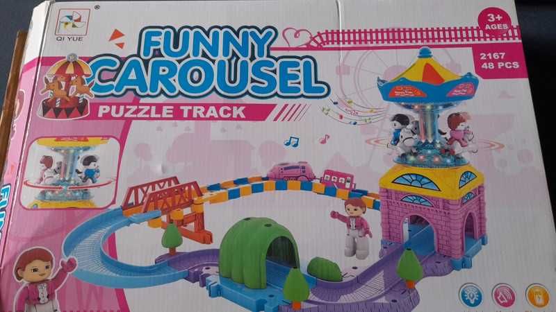 Kolejka z torami i karuzela Funny Carousel