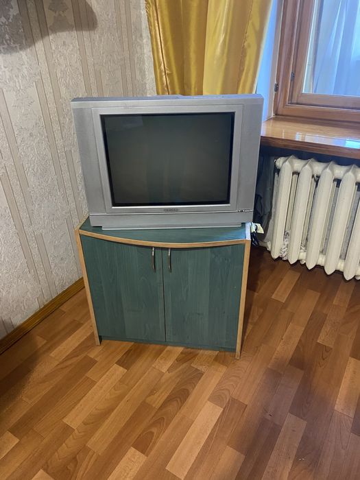 Продам телевизор (SHIVAKI) с тумбой