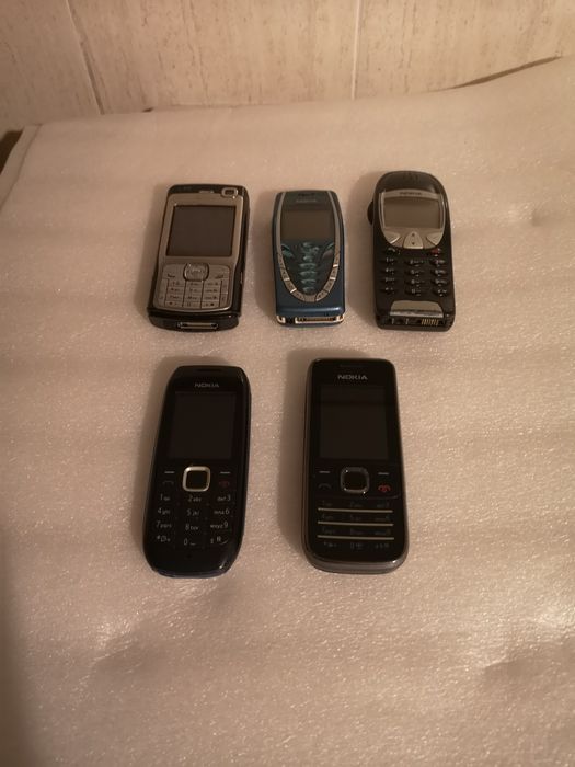 8 telemóveis antigos