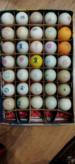 Коллекция теннисных шариков