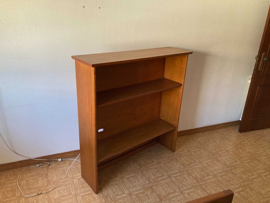 Estante em madeira