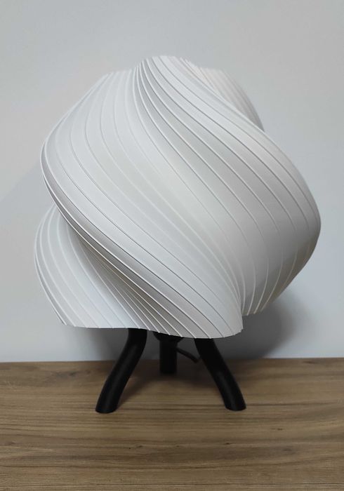 Designerska lampa stołowa