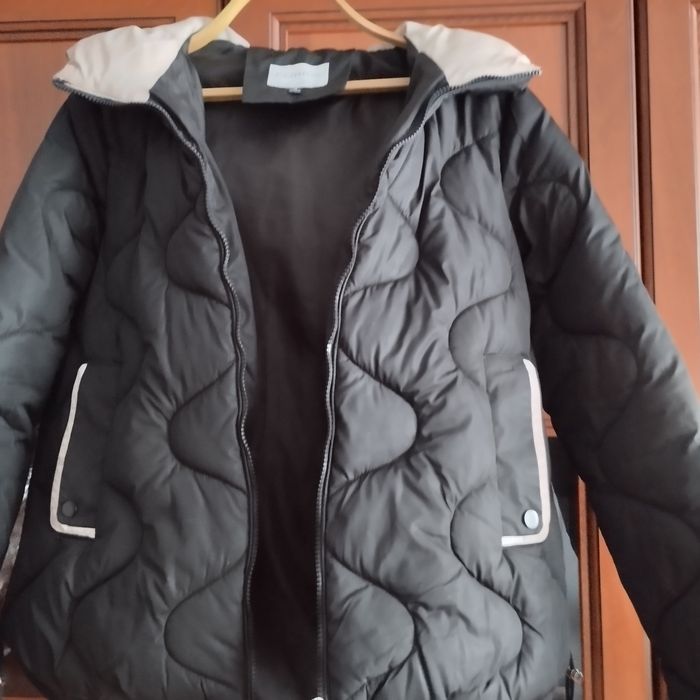 Куртка жіноча з капюшоном