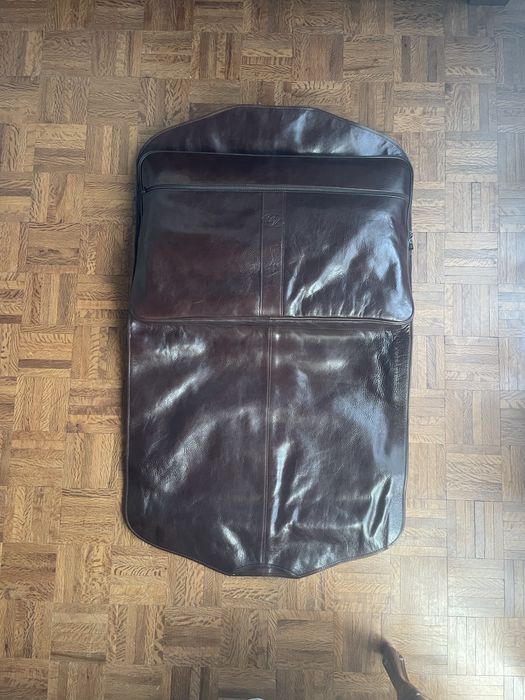 Porta fatos em pele