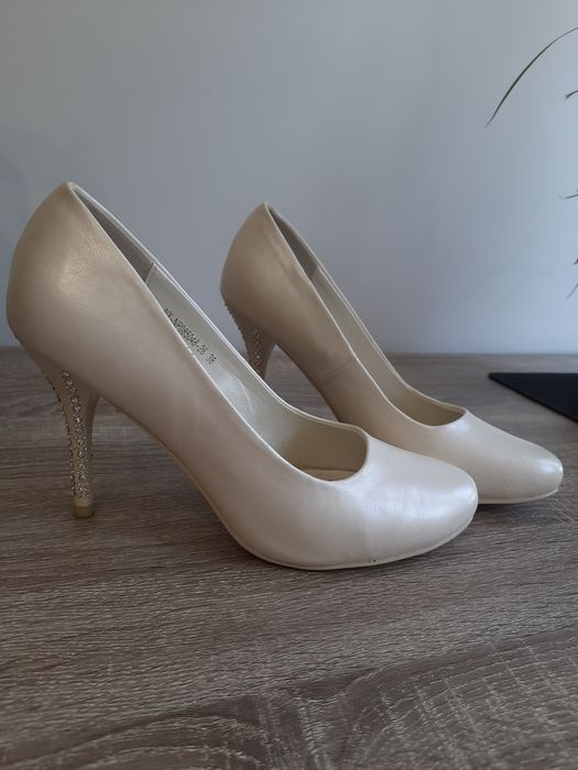 Весільні туфлі з блискітками на підборах