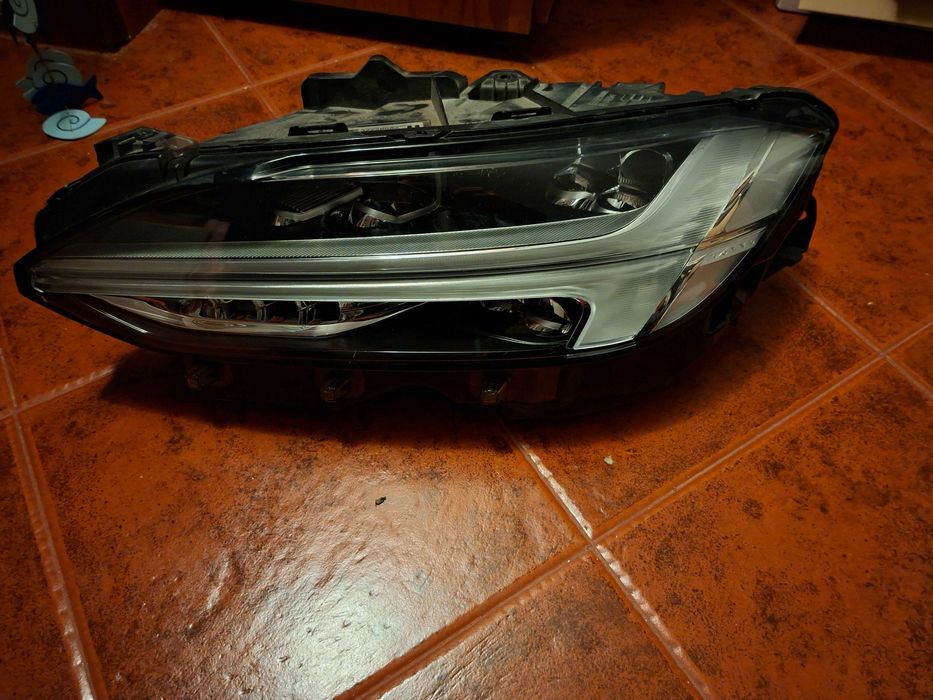 Farol Volvo S V90 Lado esquerdo MIDLD LED DFA