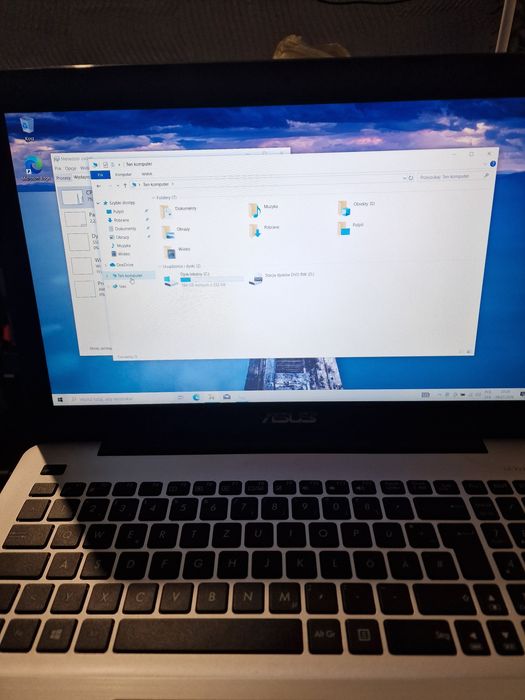 Laptop asus F555B 8/240 GB radeon AMD