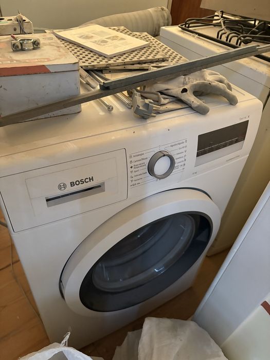 Serie 4 Máquina de Lavar Roupa, Carga Frontal 8 kg 1400 rpm