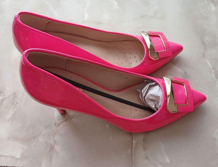 Продам костюм с туфлями ( комплект)