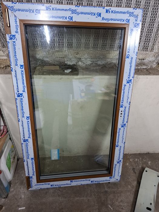 Okno 1415 x 850 zloty dąb 3 szybowe