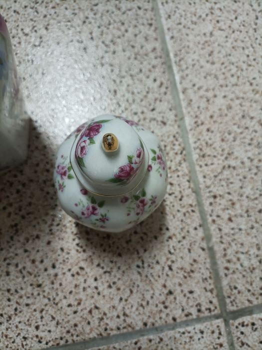 Potes com flores