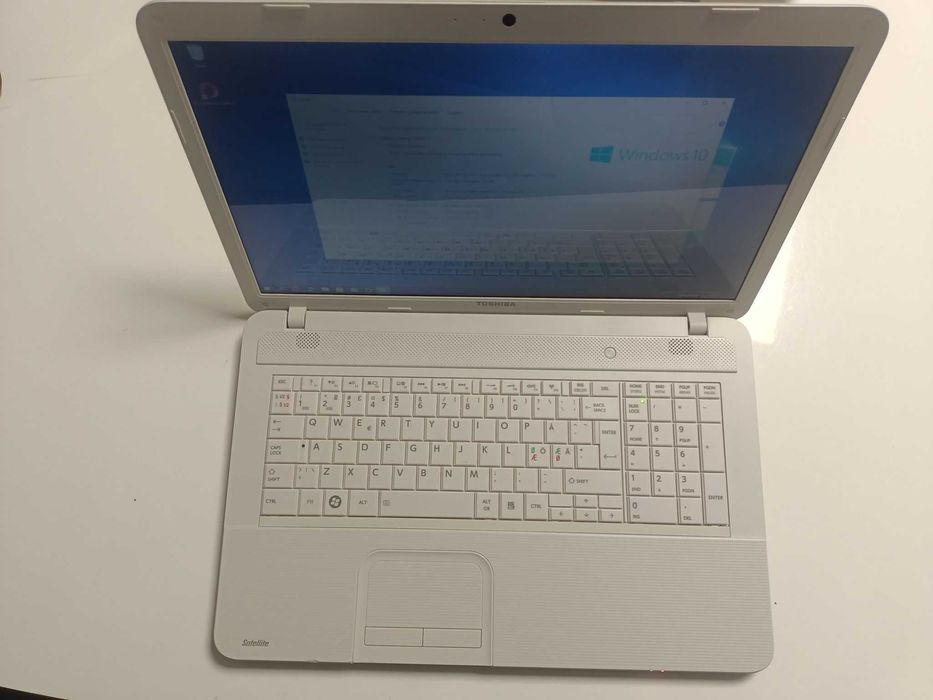Laptop Toshiba 870D -10M - 17"