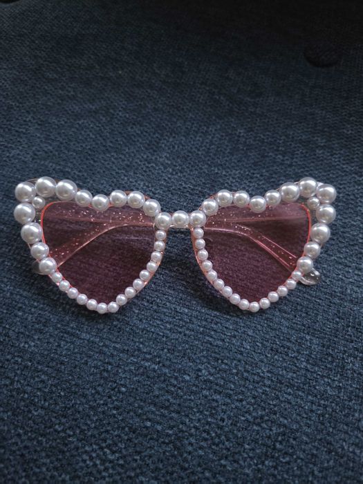 Różowe ozdobne okulary serca