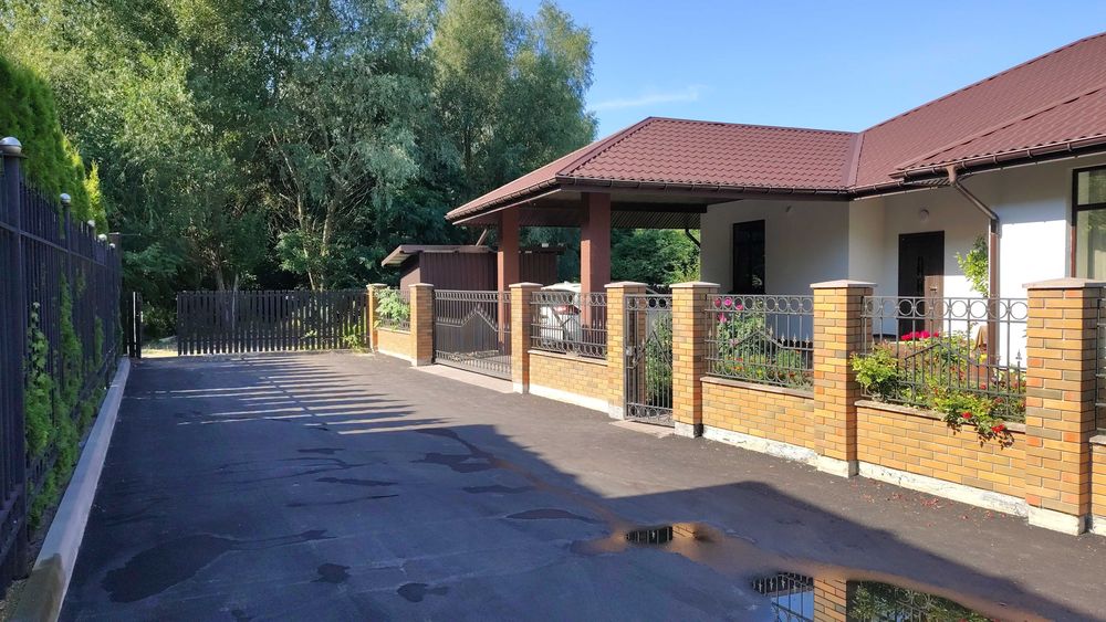 Продається сучасний будинок у котеджному містечку с. Гнідин