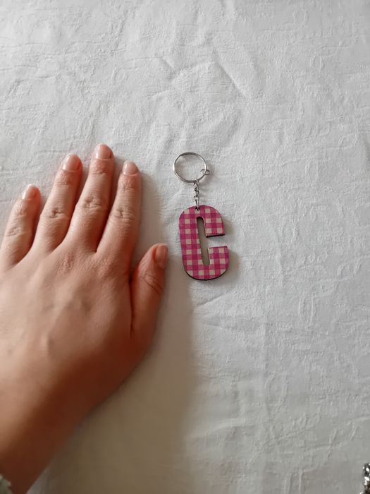 Porta chaves rosa letra C