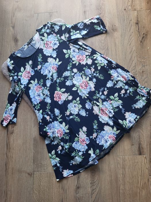 Sukienka w kwiaty r XXL