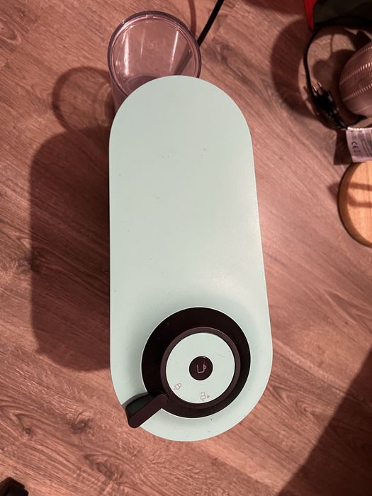 Cafeteira Nespresso Vertuo verde praticamente nova