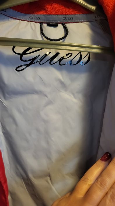 Kurtka wiatrówka Guess