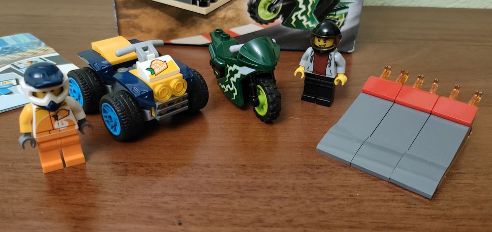 Klocki LEGO City 60255 Stunt Team - kompletne 100%