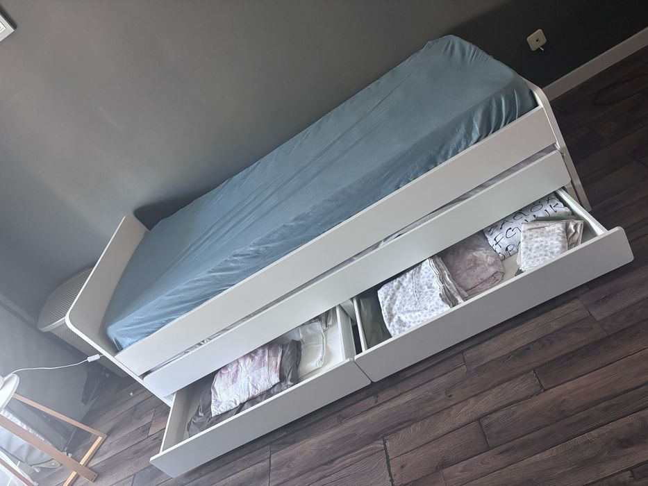 Cama dupla IKEA com 2 gavetas – como nova