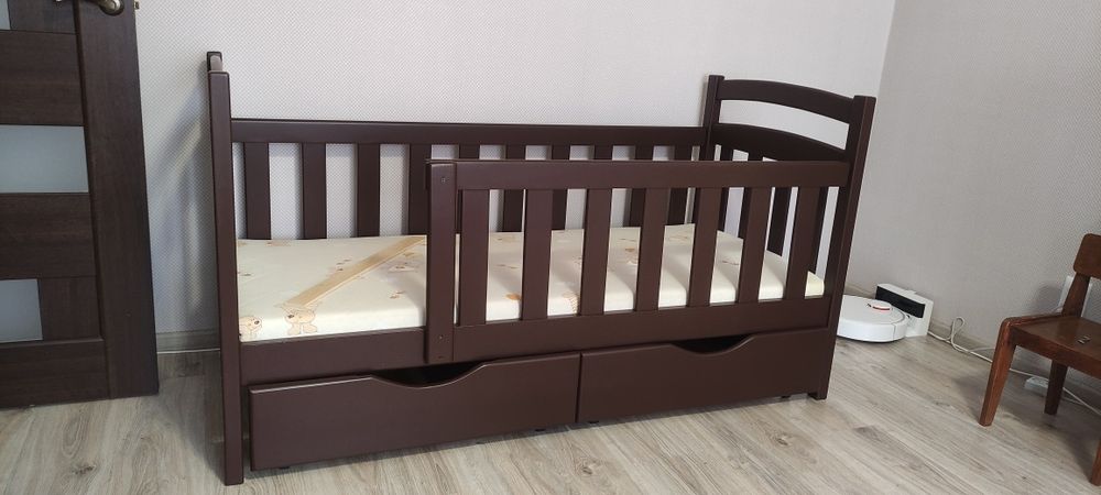 Продам  дерев'яне дитяче ліжко