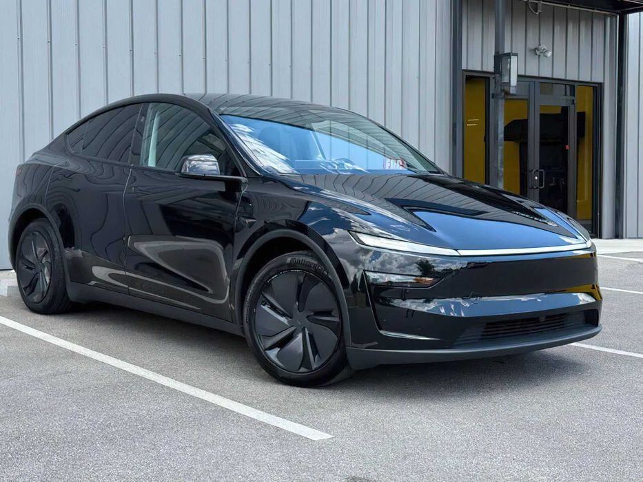 Tesla Model Y      2026