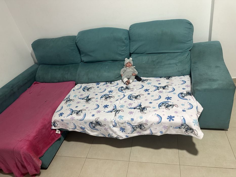 Vendo sofá chaise longue / 2 puffs para despachar!!!