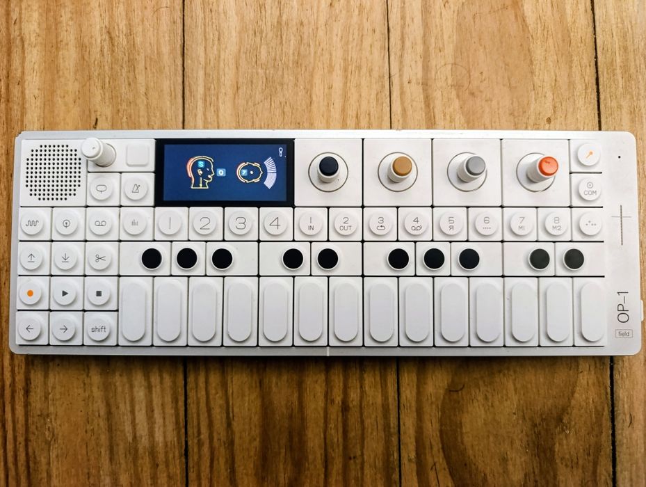 Sintetizador Teenage Engineering Op-1 Field