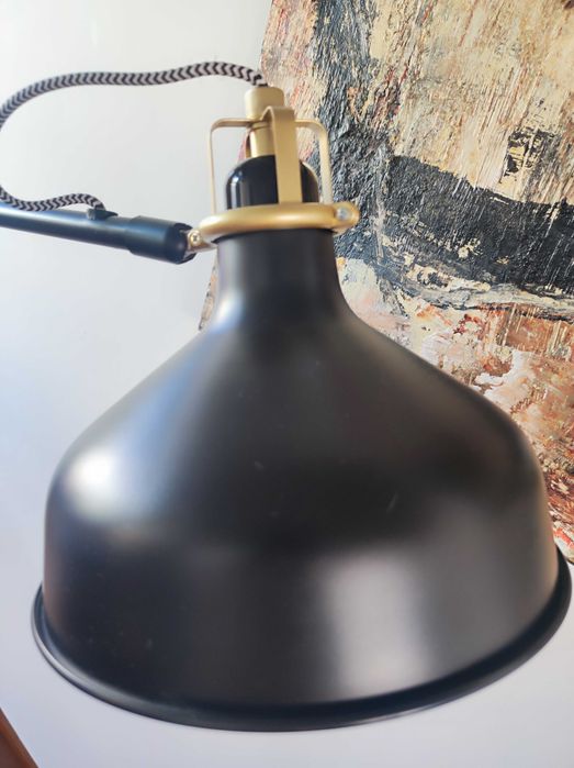 Candeeiro chão IKEA - preto