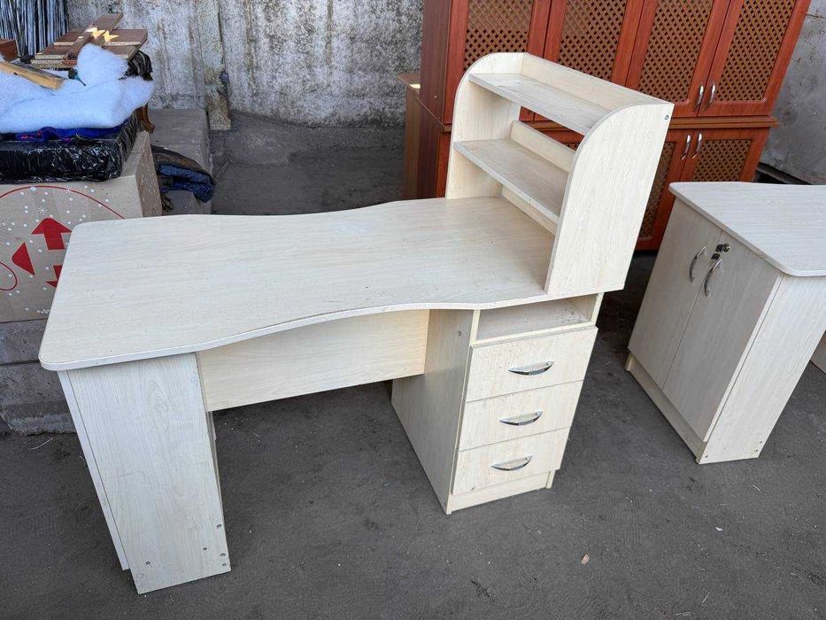 Продам Стол маникюрный, письменный 2шт