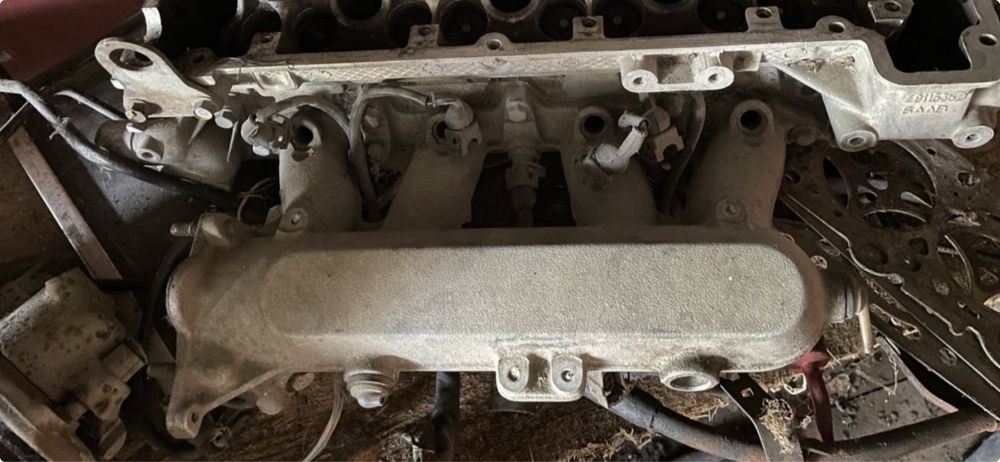 : Колектор впускной Saab