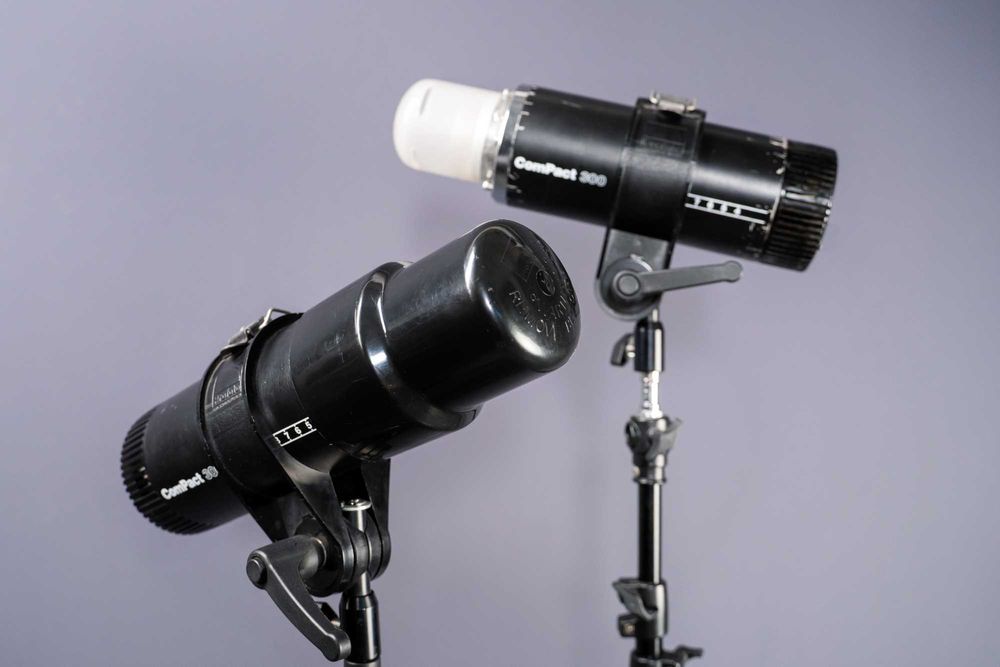 2 flashes Profoto Compact 300