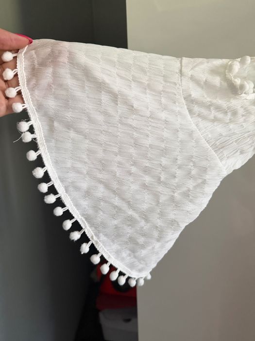 Biała sukienka boho