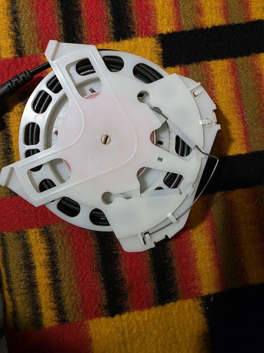 Zwijacz kabla z kablem zasilającym i wtyczką do odkurzacza Electrolux