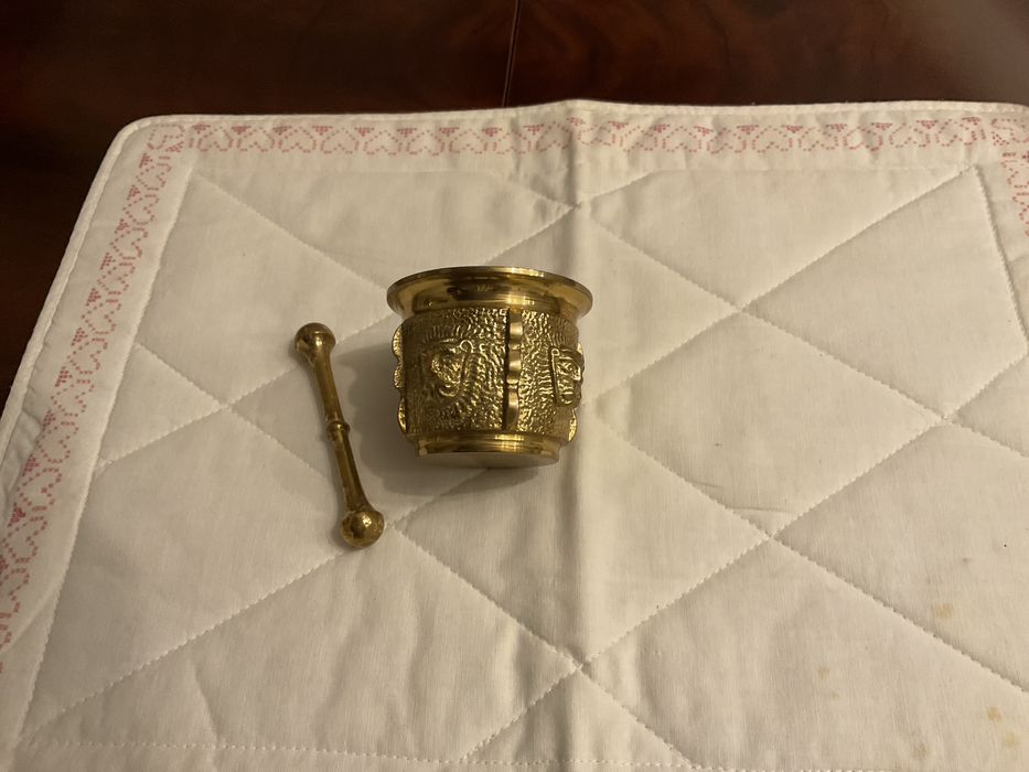 Almofariz em bom estado.