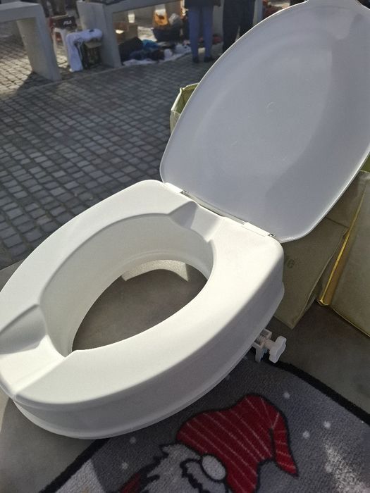 Elevador de wc como tampo de sanita 10cm estado novo.preço negociavel