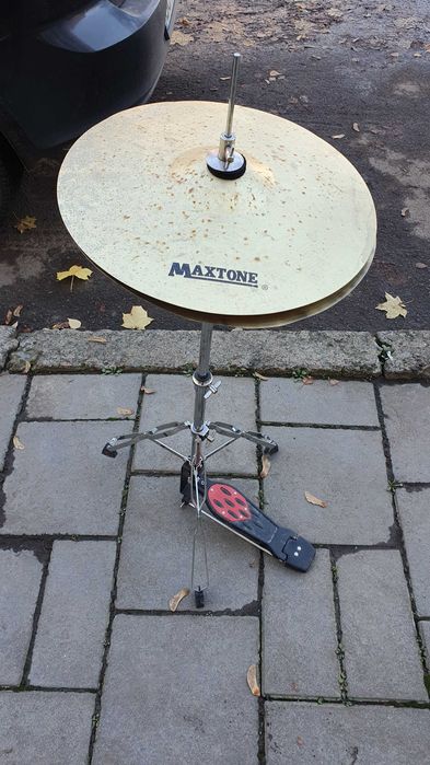 Музичні тарілки MAXTONE на стійці.