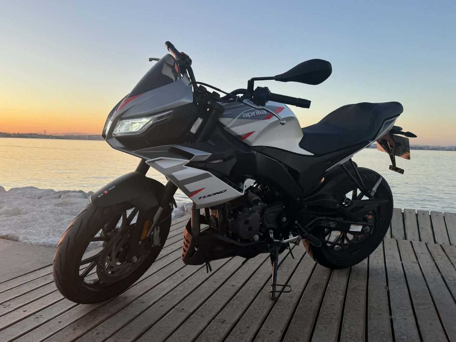 Mota Aprilia Tuono 125cc - Pneus Michelin - 9.900km