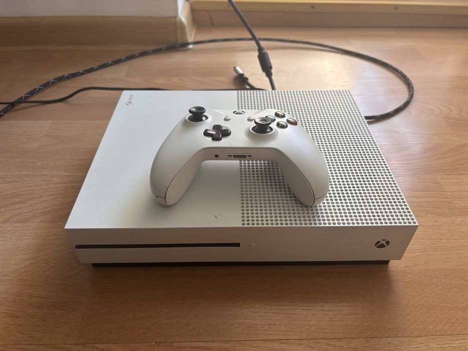 XBOX One S - konsola z akcesoriami