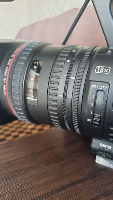 Продам відеокамеру Canon XF 300