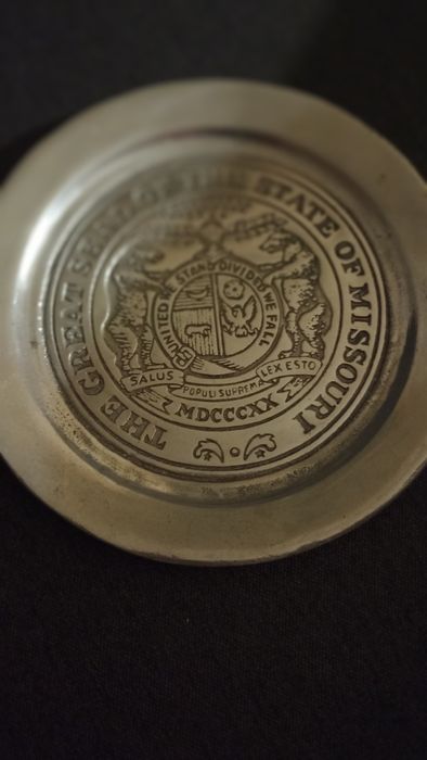 Декоративна олов'яна тарілка. Колекційна тарілка. олово.