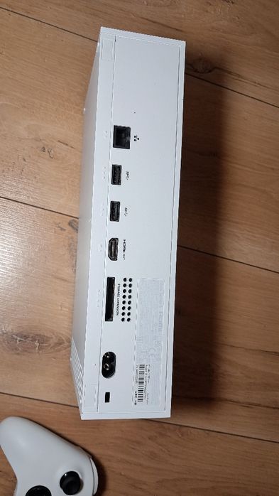 Konsola Xbox series s z podstawką chłodzącą i dwoma akumulatorami