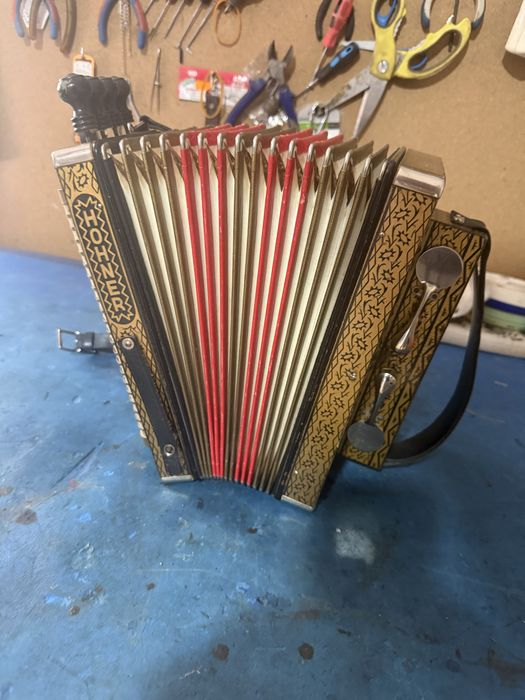 Harmonio 4a voz com 4 registos Modelo Wiener 114C