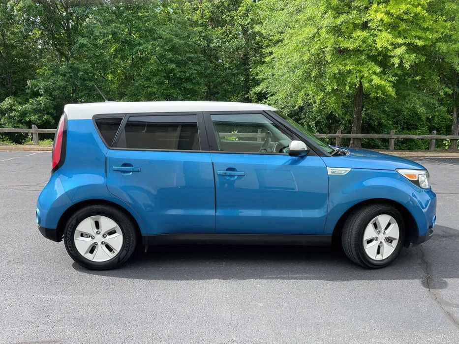 Kia Soul EV      2021