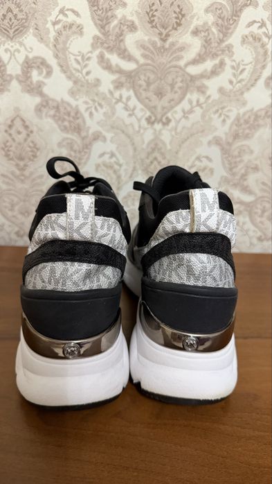 Кроссовки Michael kors