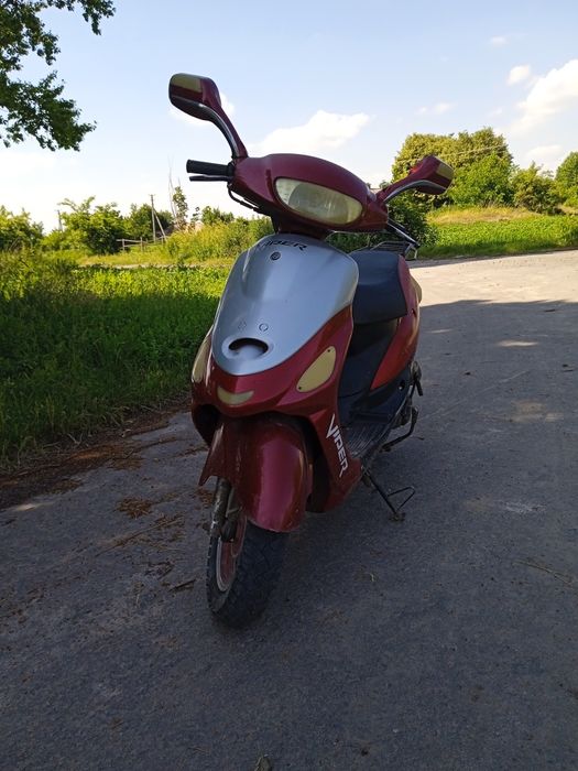 Продам скутер в робочому стані кого цікавить звиртайтесь за номером