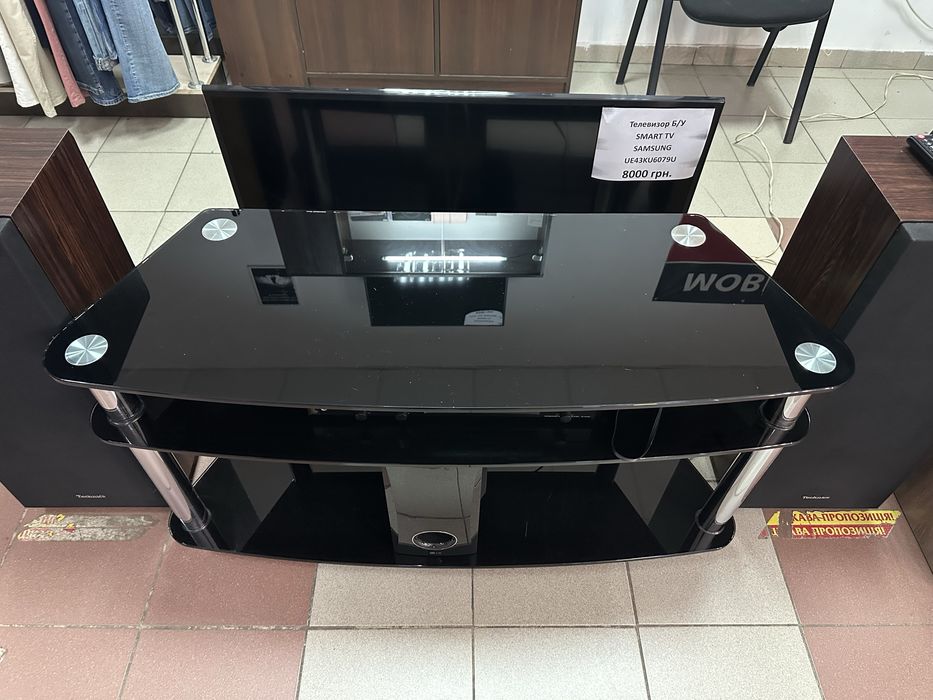 Продам полку под телевизор, Лаура чёрная.