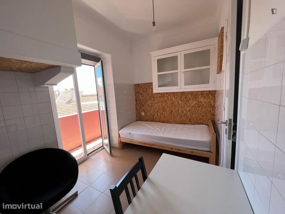 Quarto - localizado em Olaias Lisbon